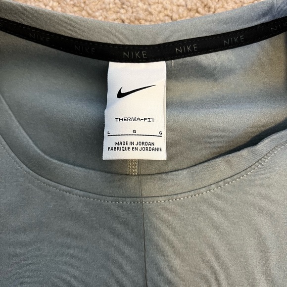 Nike Women’s Gray Thermal Fit Top Size Large NWT - Picture 8 of 10